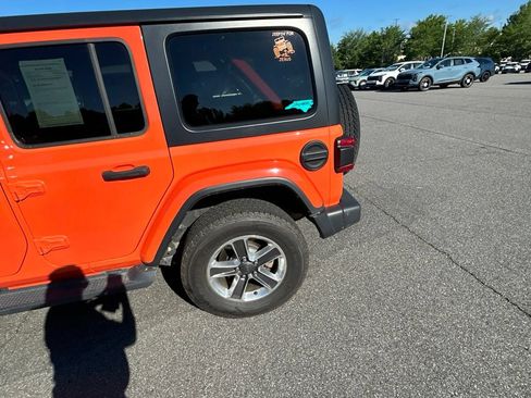 Used 2018 Jeep Wrangler Unlimited Sahara AWD/4WD image 9