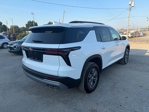 Used 2026 Chevrolet Traverse LT FWD image 5