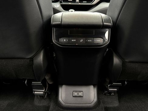 Used 2024 Toyota Highlander XLE image 19