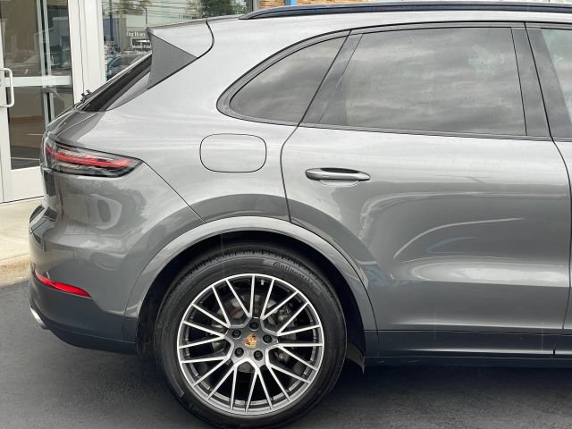 Used 2022 Porsche Cayenne S AWD/4WD image 16