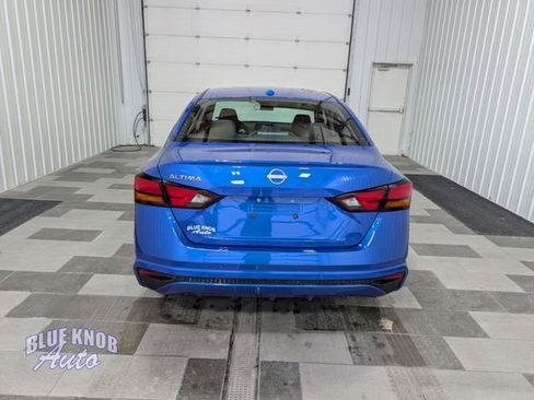 Used 2025 Nissan Altima 2.5 SV FWD image 3