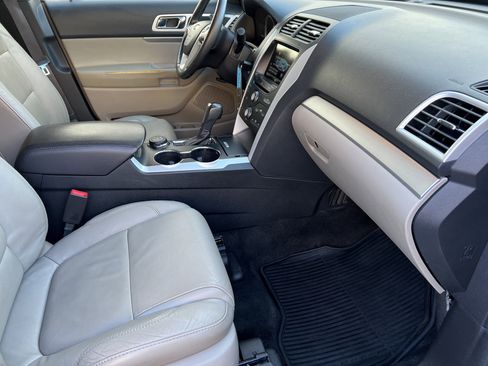 Used 2015 Ford Explorer XLT w/ Equipment Group 202A image 27