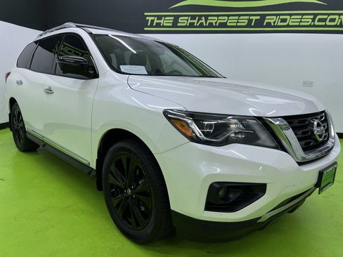 Used 2017 Nissan Pathfinder Platinum w/ Midnight Edition Package AWD/4WD image 2