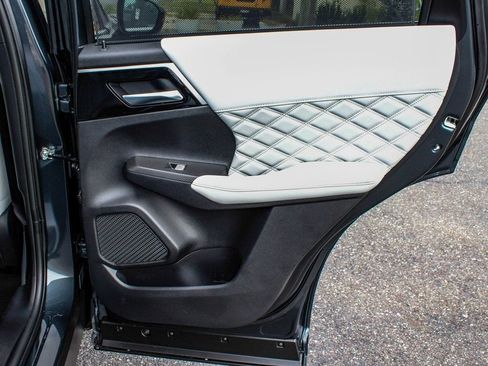 New 2025 Mitsubishi Outlander SEL AWD/4WD image 12