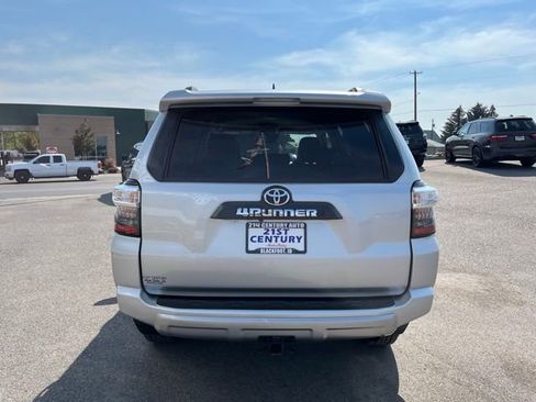Used 2024 Toyota 4Runner TRD Off-Road Premium image 9
