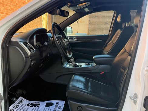 Used 2018 Jeep Grand Cherokee Overland image 16