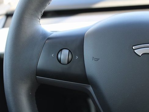 Used 2021 Tesla Model 3 Standard Range Plus image 18