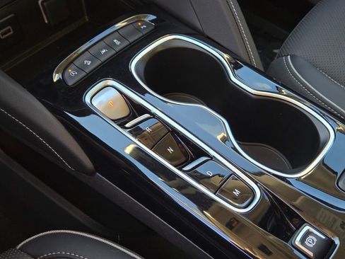 Used 2023 Buick Envision Essence image 24