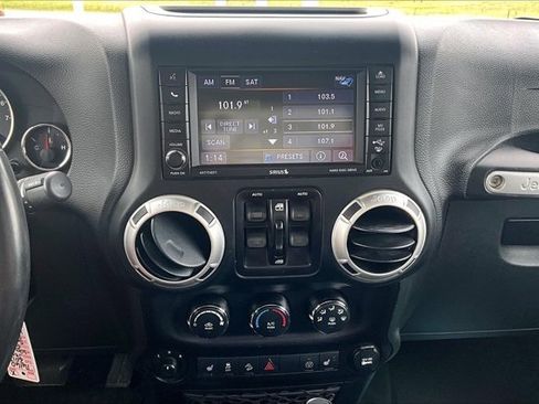 Used 2018 Jeep Wrangler Unlimited Sahara w/ Max Tow Package AWD/4WD image 13