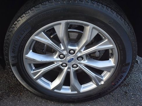 Used 2022 Ford Explorer XLT w/ Equipment Group 202A image 50