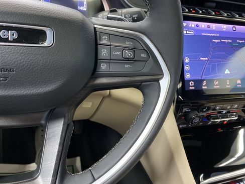 Certified 2025 Jeep Grand Cherokee Limited w/ Luxury Tech Group II image 23