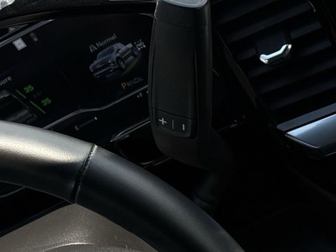 Used 2023 Chevrolet Silverado 1500 LT AWD/4WD image 21