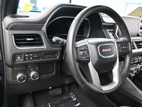 Used 2024 GMC Yukon SLT w/ SLT Luxury Package RWD image 16