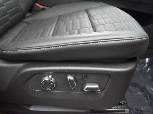 Certified 2025 Cadillac Escalade ESV Sport Platinum image 42