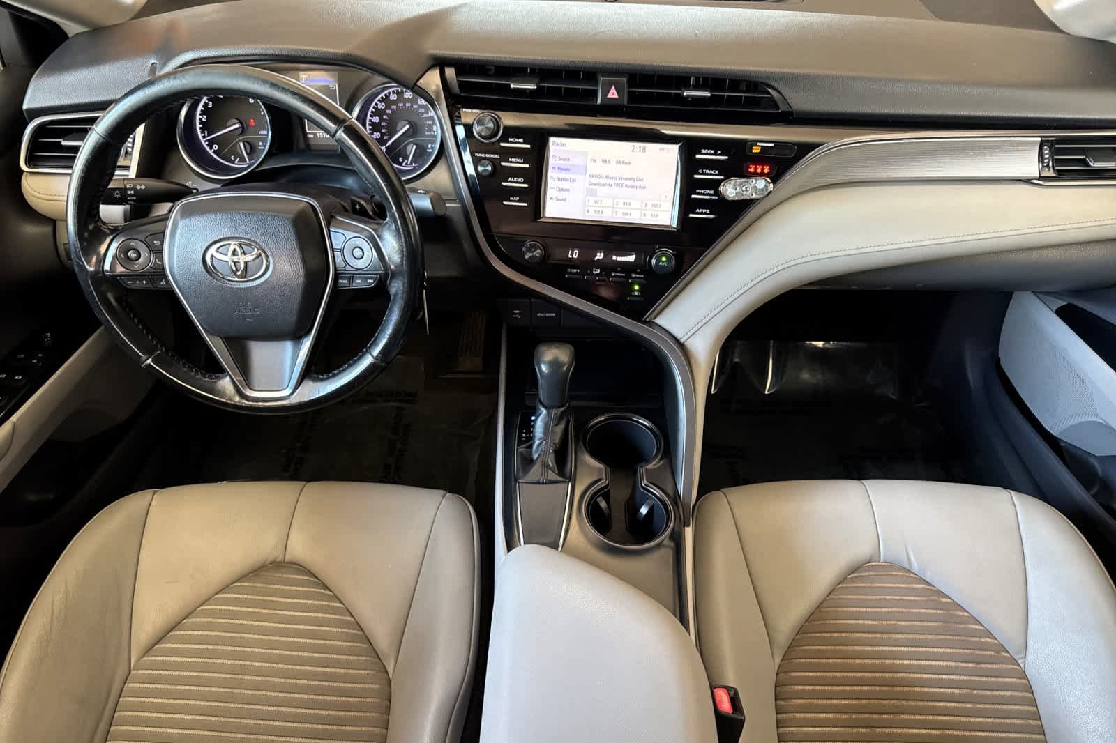 Used 2019 Toyota Camry SE w/ Carpet Mat Package FWD image 2