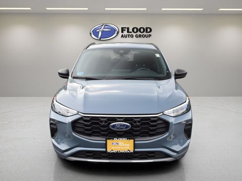 Certified 2023 Ford Escape ST-Line AWD/4WD image 2