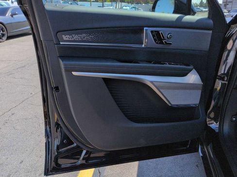 New 2026 Cadillac Vistiq Platinum image 10