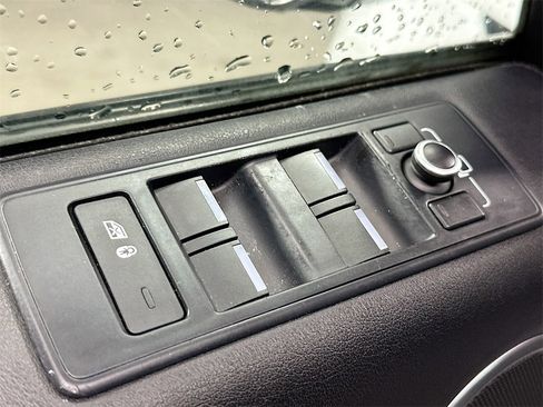 Used 2016 Land Rover Range Rover Sport HSE image 19