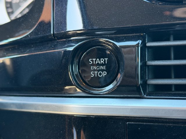 Used 2025 Nissan Pathfinder SV FWD image 25
