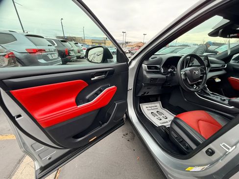 Used 2022 Toyota Highlander XSE image 10