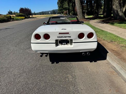 Used 1988 Chevrolet Corvette Convertible RWD image 13