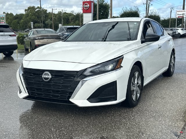 Used 2025 Nissan Altima 2.5 S FWD image 3
