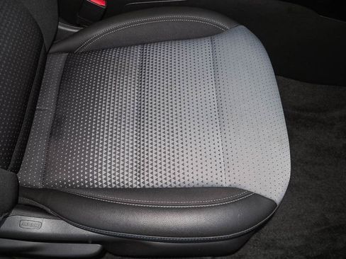 Certified 2025 Chevrolet Trax LT w/ LT Convenience Package image 19