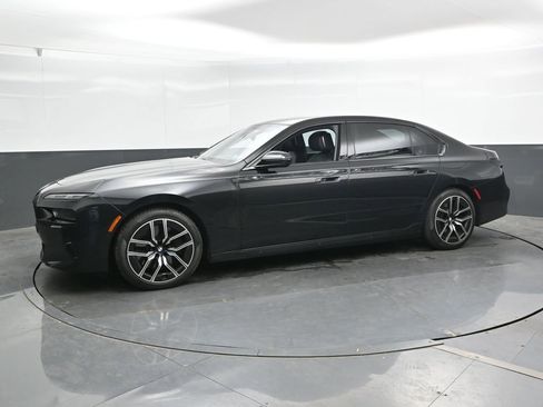 Used 2024 BMW 760i xDrive w/ Executive Package AWD/4WD image 7