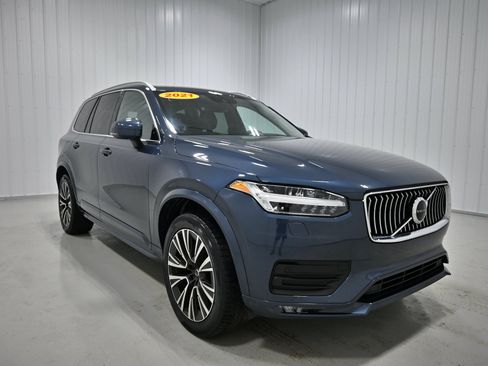 Used 2021 Volvo XC90 T5 Momentum w/ Climate Package AWD/4WD image 3