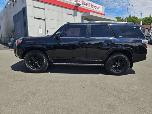 Certified 2022 Toyota 4Runner SR5 Premium w/ Moonroof Package AWD/4WD image 4