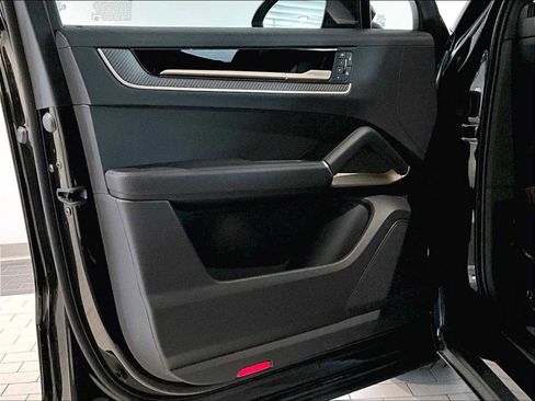 New 2026 Porsche Cayenne Coupe image 24