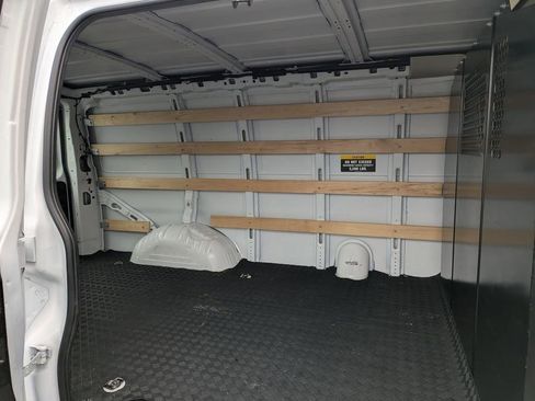 Used 2024 GMC Savana 2500 w/ Driver Convenience Package image 12