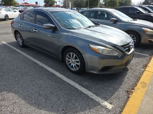Used 2016 Nissan Altima 2.5 S w/ Power Driver Seat Package image 3
