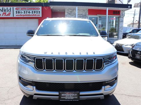 Used 2024 Jeep Wagoneer L Series II w/ Flexible Seating Group AWD/4WD image 8