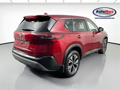 Used 2023 Nissan Rogue SV image 2