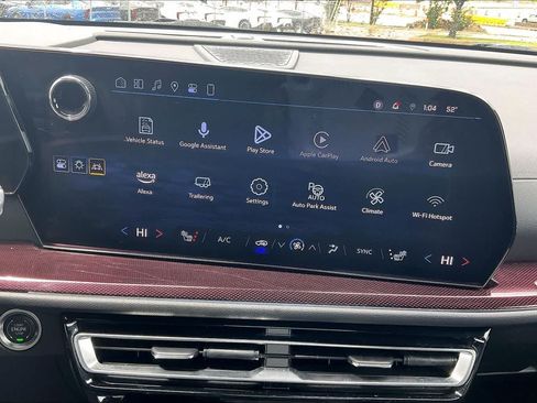 Used 2024 Chevrolet Traverse Z71 w/ Enhanced Driving Package AWD/4WD image 15