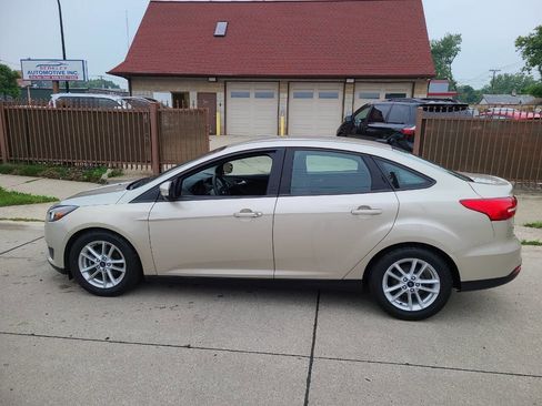 Used 2017 Ford Focus SE image 3