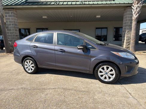 Used 2013 Ford Fiesta SE image 3