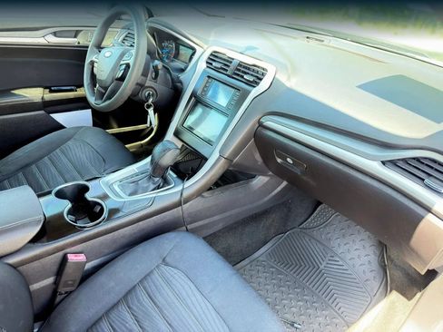Used 2016 Ford Fusion SE FWD image 19