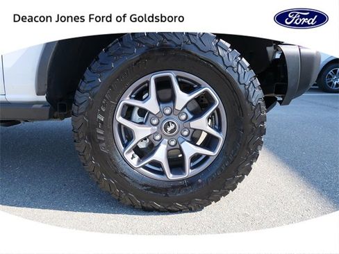 Used 2023 Ford Bronco Badlands image 11