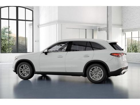Certified 2025 Mercedes-Benz GLC 300 4MATIC image 32