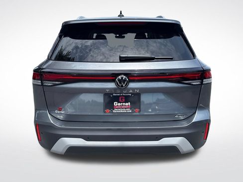 Certified 2025 Volkswagen Tiguan SE AWD/4WD image 4