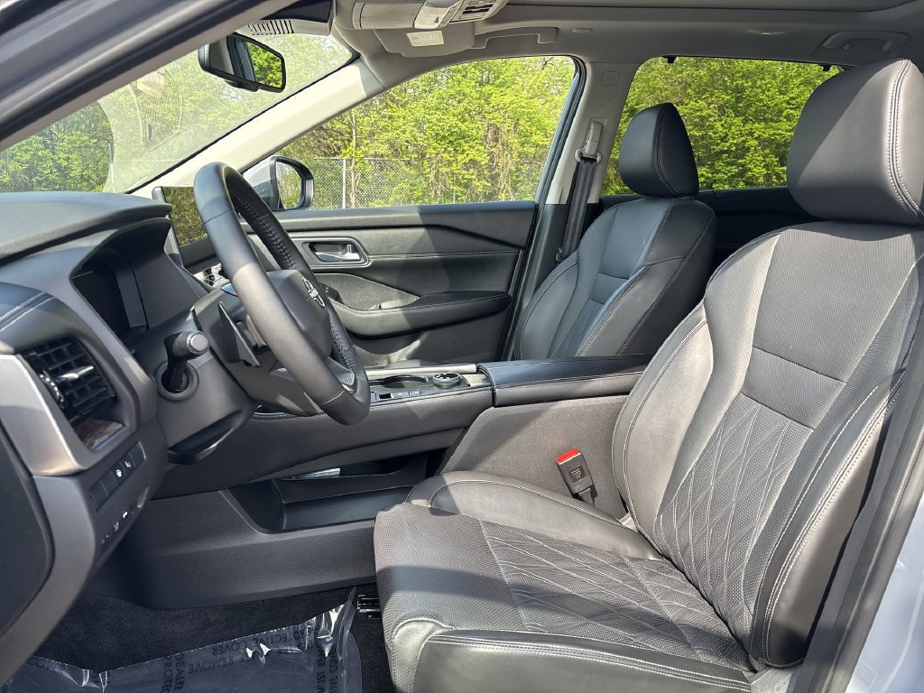 Certified 2025 Nissan Rogue Platinum w/ Platinum Premium Package AWD/4WD image 23