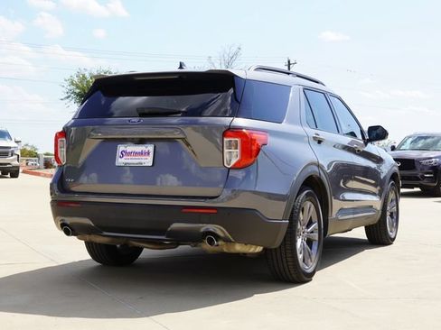 Used 2022 Ford Explorer XLT w/ Equipment Group 202A RWD image 9