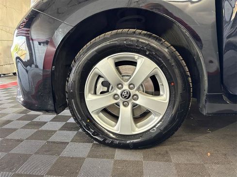 Used 2020 Toyota Sienna L FWD image 25