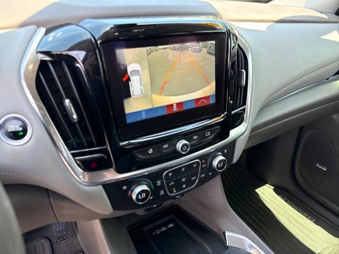 Used 2018 Chevrolet Traverse Premier w/ Driver Confidence II Package FWD image 18