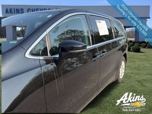 Used 2024 Chrysler Pacifica Touring-L FWD image 2