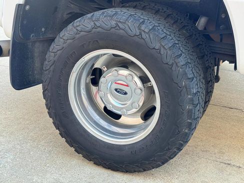 Used 2017 Ford F350 Lariat w/ FX4 Off-Road Package image 31