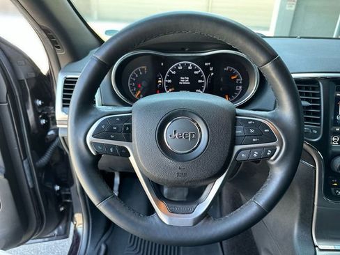 Used 2018 Jeep Grand Cherokee Limited AWD/4WD image 15