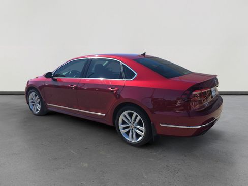 Used 2018 Volkswagen Passat 2.0T SEL Premium FWD image 3